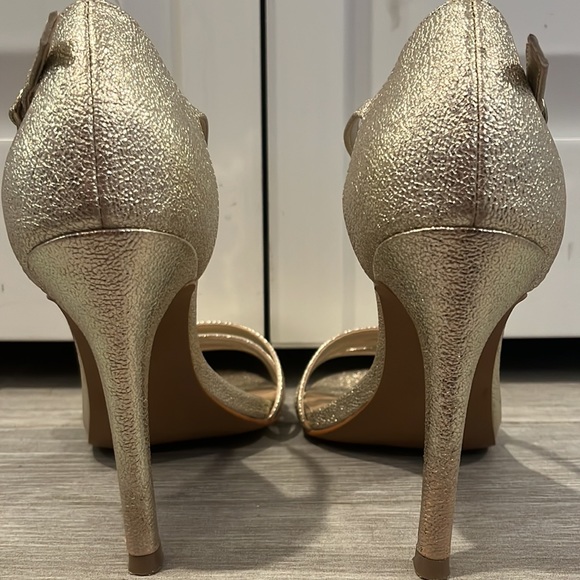 Gold heels - Picture 5 of 8